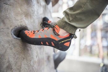 La Sportiva Tarantulace Rock Climbing Shoes Flame